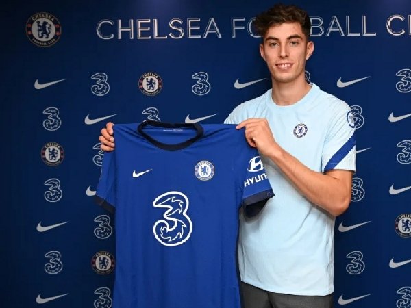 Banyak Datangkan Pemain Berkualitas, Anelka Yakin Chelsea Bisa Menangkan Gelar