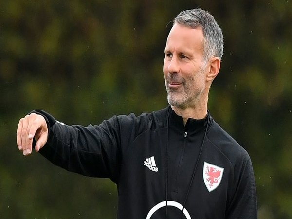 Ryan Giggs kala memimpin latihan Timnas Wales jelang pertandingan UEFA Nations League / via Getty Images