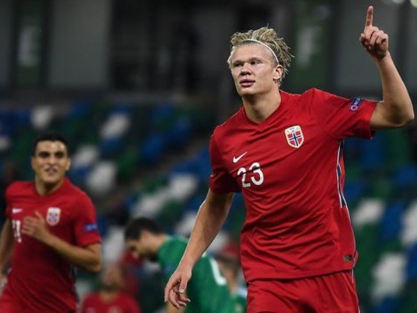 Selebrasi Erling Braut Haaland Usai Cetak Dua Gol ke Gawang Irlandia Utara