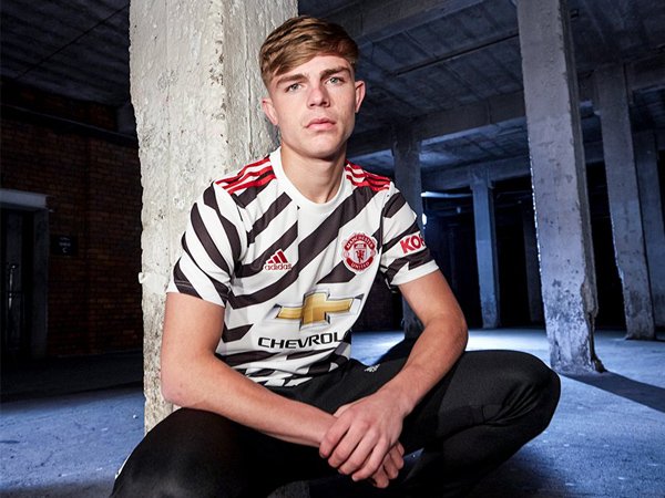 Manchester United rilis jersey ketiga mereka untuk musim ini.