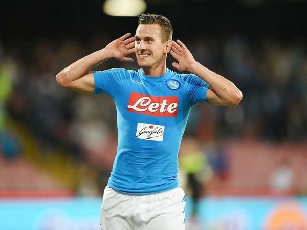 Roma batal menyertakan nama Cengiz Under dalam proses negosiasi transfer Arek Milik / via Getty Images