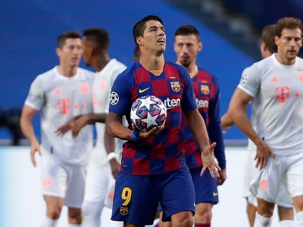 Luis Suarez bikin transfer Memphis Depay tertunda.