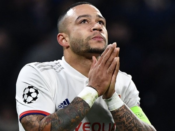 Kepindahan Memphis Depay ke Barcelona terhambat.