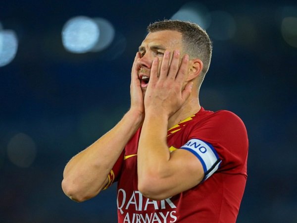Edin Dzeko tetap masuk skuat AS Roma, jelang kepindahan ke Juventus.