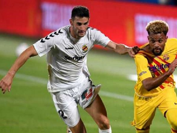 Koeman berencana untuk pertimbangkan promosikan Konrad De La Fuente (kanan). (Images: Goal)