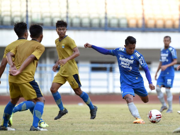 Febri Hariyadi tampil impresif bersama Persib di uji coba dengan menorehkan tiga assist dan satu gol