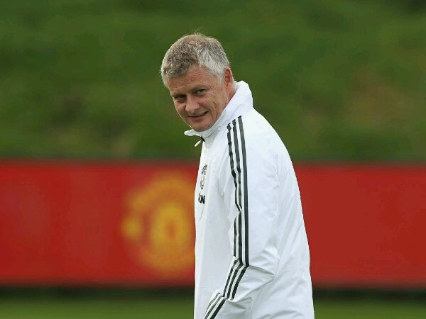 Manchester United bekerja keras di pasar transfer