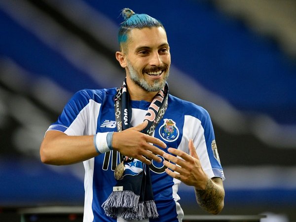 Alex Telles mengaku tak terpengaruh dengan isu transfernya ke MU