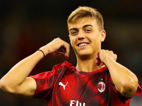 Bayern Munich Resmi Mendatangkan Lenny Borges dari AC Milan