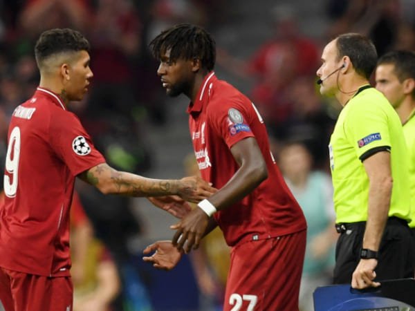 UEFA lanjutkan pergantian pemain.