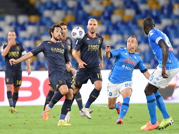 Laga Genoa kontra Napoli jadi pusat penyebaran COVID-19.