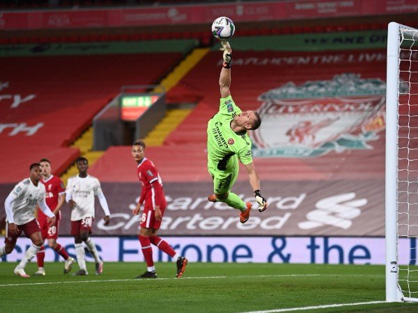 Bernd Leno membantu Arsenal lolos ke perempat final Carabao Cup