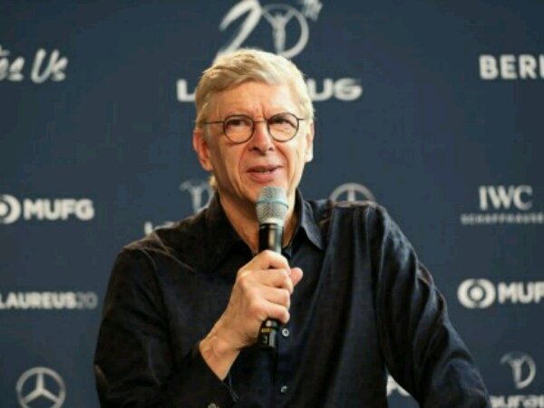 Arsene Wenger ternyata pernah ditawari untuk memanajeri Manchester United