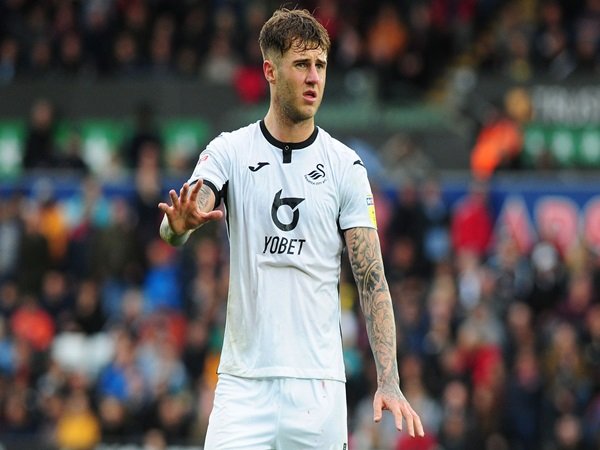 Tottenham mengincar Joe Rodon