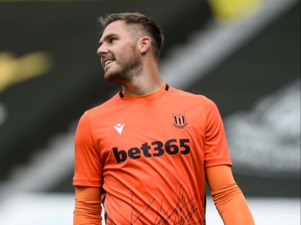 Jack Butland kehilangan tempatnya di Stoke City musim ini