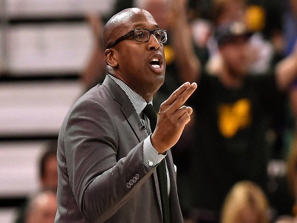 Mike Brown jadi kandidat kuat pelatih teranyar Los Angeles Clippers.