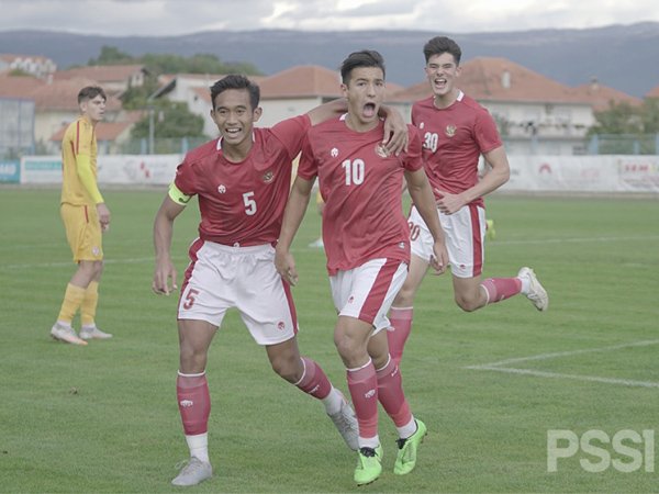 Jack Brown merayakan gol ke gawang Makedonia Utara