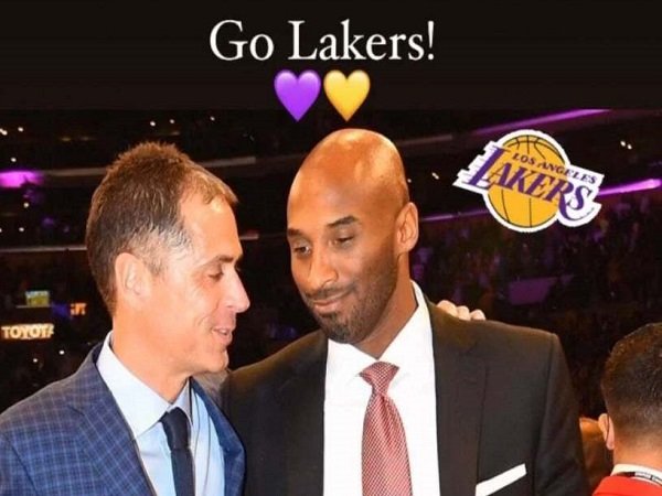 Suami Vanessa Bryant, Kobe Bryant saat bersama Rob Pelinka.