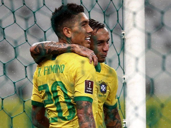 Roberto Firmino memainkan peran nomor 9 di Brasil