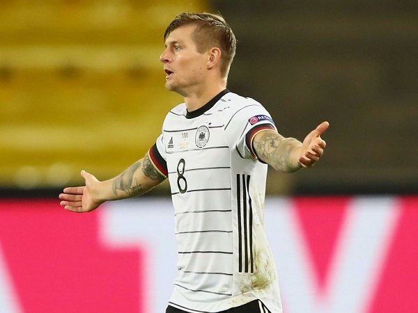 Toni Kroos kecewa karena Jerman main imbang lagi.