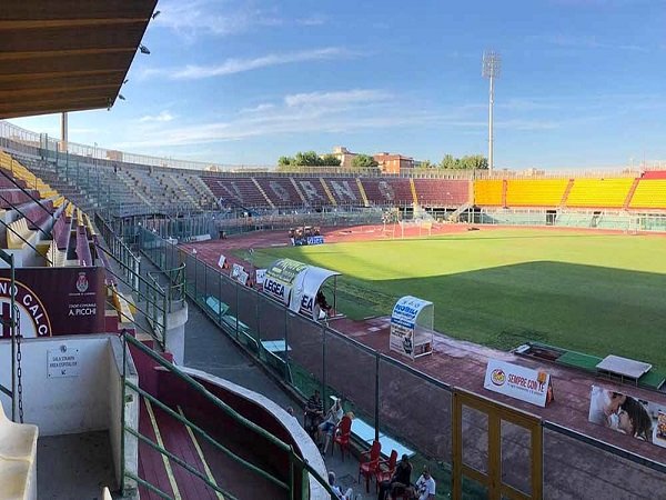 Presiden klub Rossettano Navarra telah berusaha mencari investor anyar untuk Livorno, namun usahanya tak menemui hasil.