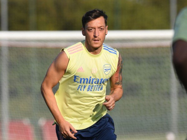 Mikel Arteta Didesak Kembalikan Mesut Ozil ke Tim Arsenal