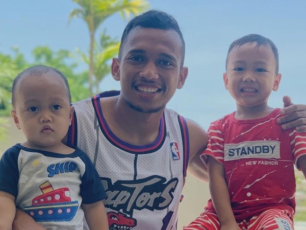 Irfan Jaya bersama kedua putranya