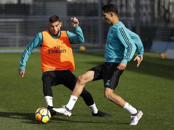 Achraf Hakimi dan Theo Hernandez diperkirakan jadi penentu Derby Milan.