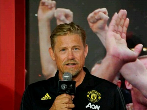 Peter Schmeichel puji performa Manchester United saat kontra PSG