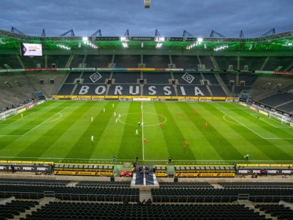 Borussia Monchengladbach Hanya Diizinkan Hadirkan 300 Suporter Melawan Real Madrid