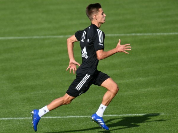 Hansi Flick Paksa Klub Permanenkan Tiago Dantas