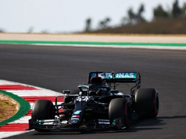 Lewis Hamilton meraih Hasil gemilang di babak kualifikasi.