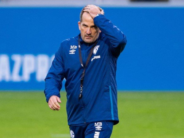 Pelatih Schalke Marahi Anak Asuhnya Usai Kalah Melawan Borussia Dortmund