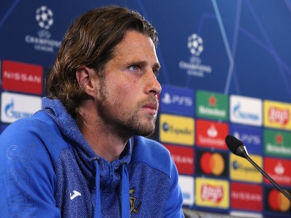 Bek sayap Atalanta yaitu Hans Hateboer, melakukan sesi konferensi pers jelang bentrokan kontra Ajax di ajang Liga Champions (28/10) / via Getty Images