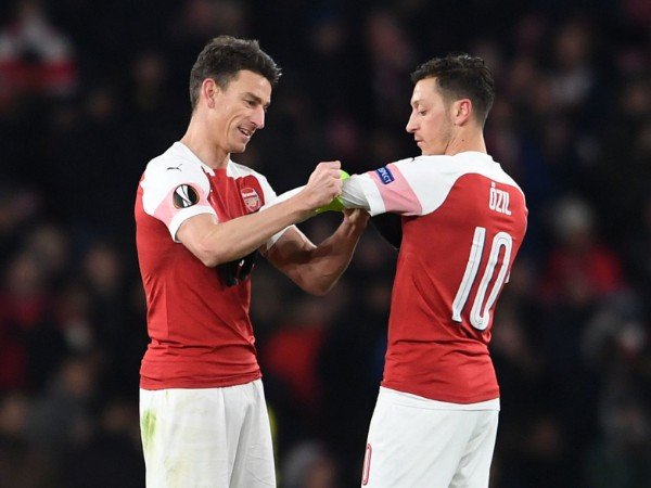 Laurent Koscielny bermain dengan Mesut Ozil selama enam musim di Arsenal