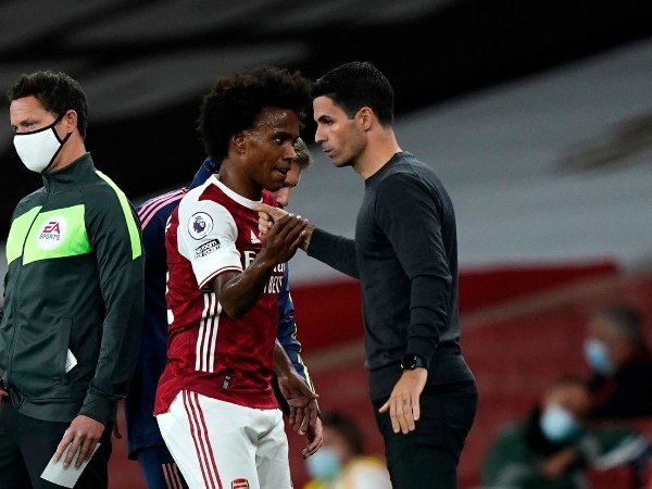 Willian memainkan banyak posisi di Arsenal