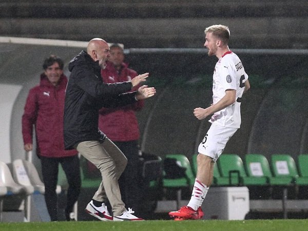 Stefano Pioli dan Alexis Saelemaekers