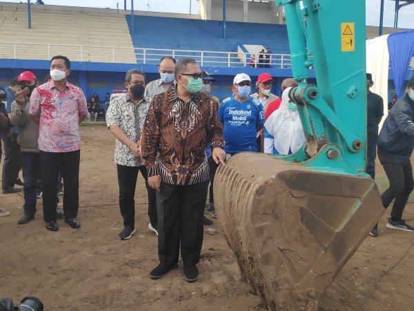 Oded M. Danial ketika menghadiri groundbreaking Stadion Sidolig