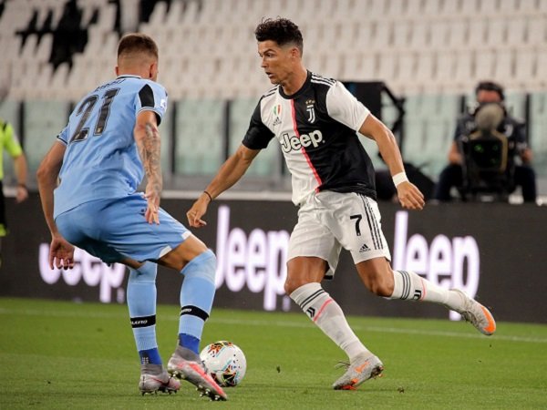 Juventus dan Lazio bersua di Serie A.