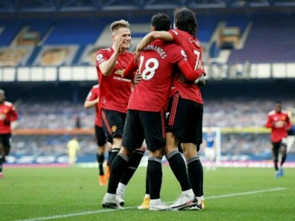 Bruno Fernandes memberi assist gol Edinson Cavani untuk Manchester United