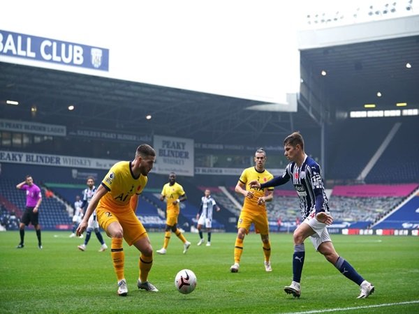 Tottenham saat menghadapi West Brom