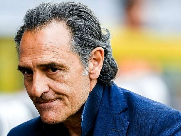 Cesare Prandelli kembali menangani Fiorentina menggantikan Giuseppe Iachini yang dipecat pasca hasil buruk yang diterima klub.