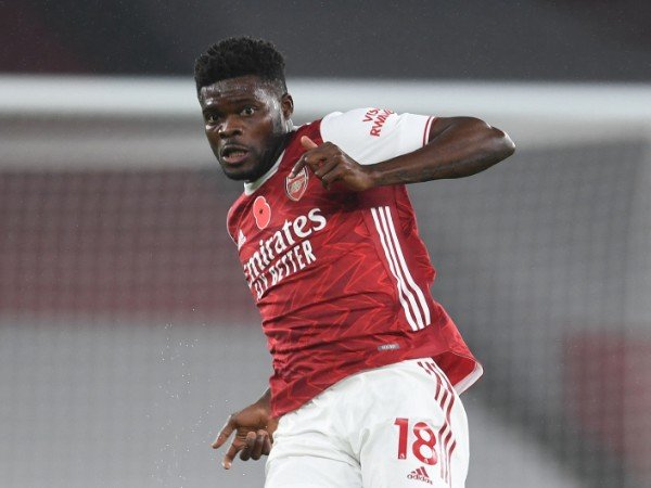 Thomas Partey mengalami masalah paha selama pertandingan melawan Aston Villa sebelum jeda internasional