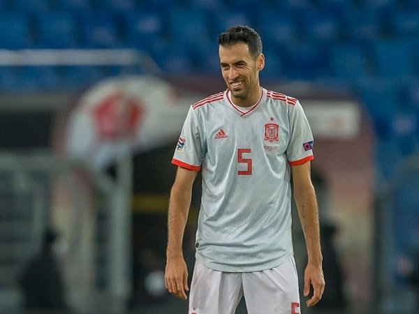 Sergio Busquets alami cedera ketika bersama timnas Spanyol.