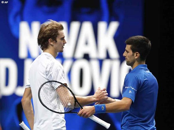 Alexander Zverev [kiri] masih belum beruntung untuk memenangkan gelar ATP Finals kedua dalam kariernya
