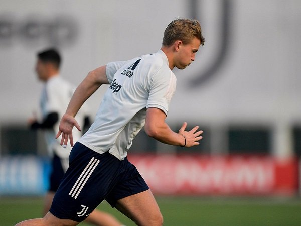 Matthijs de Ligt kembali ke susunan pemain utama Juventus saat hadapi Cagliari.