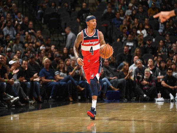 Isaiah Thomas optimistis dapat berkontribusi besar bagi tim yang mau memakai jasanya.