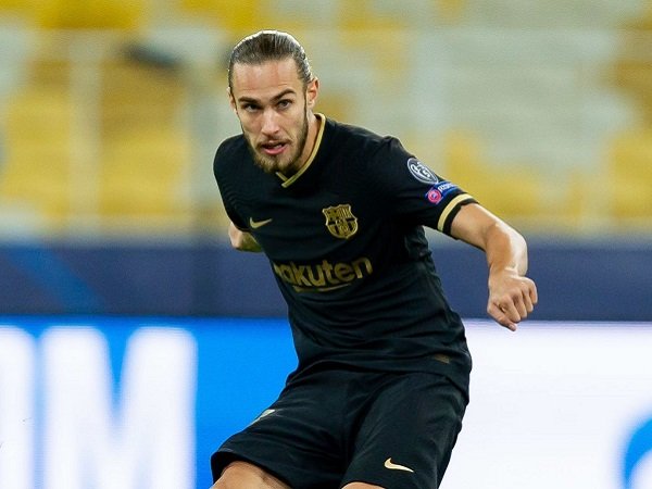 Oscar Mingueza berharap akan dapat kesempatan lagi untuk membela Barcelona.