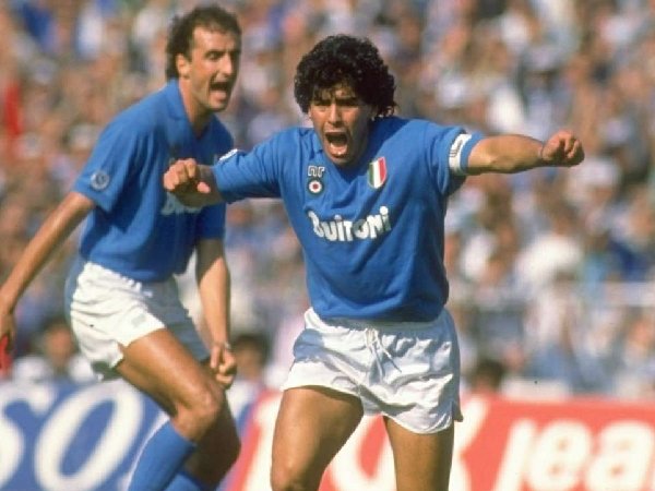 Napoli akan gunakan nama Diego Maradona untuk stadion mereka guna mengenang jasa beliau selama berseragam Napoli.