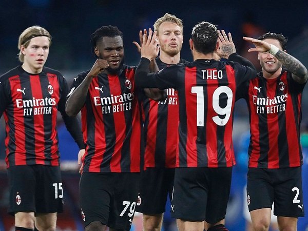 AC Milan akan berusaha memantapkan posisi di Serie A ketika menjamu Fiorentina.